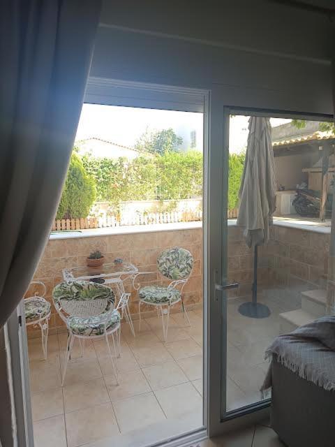 Airport Anasta Casa Apartment Артемида Екстериор снимка