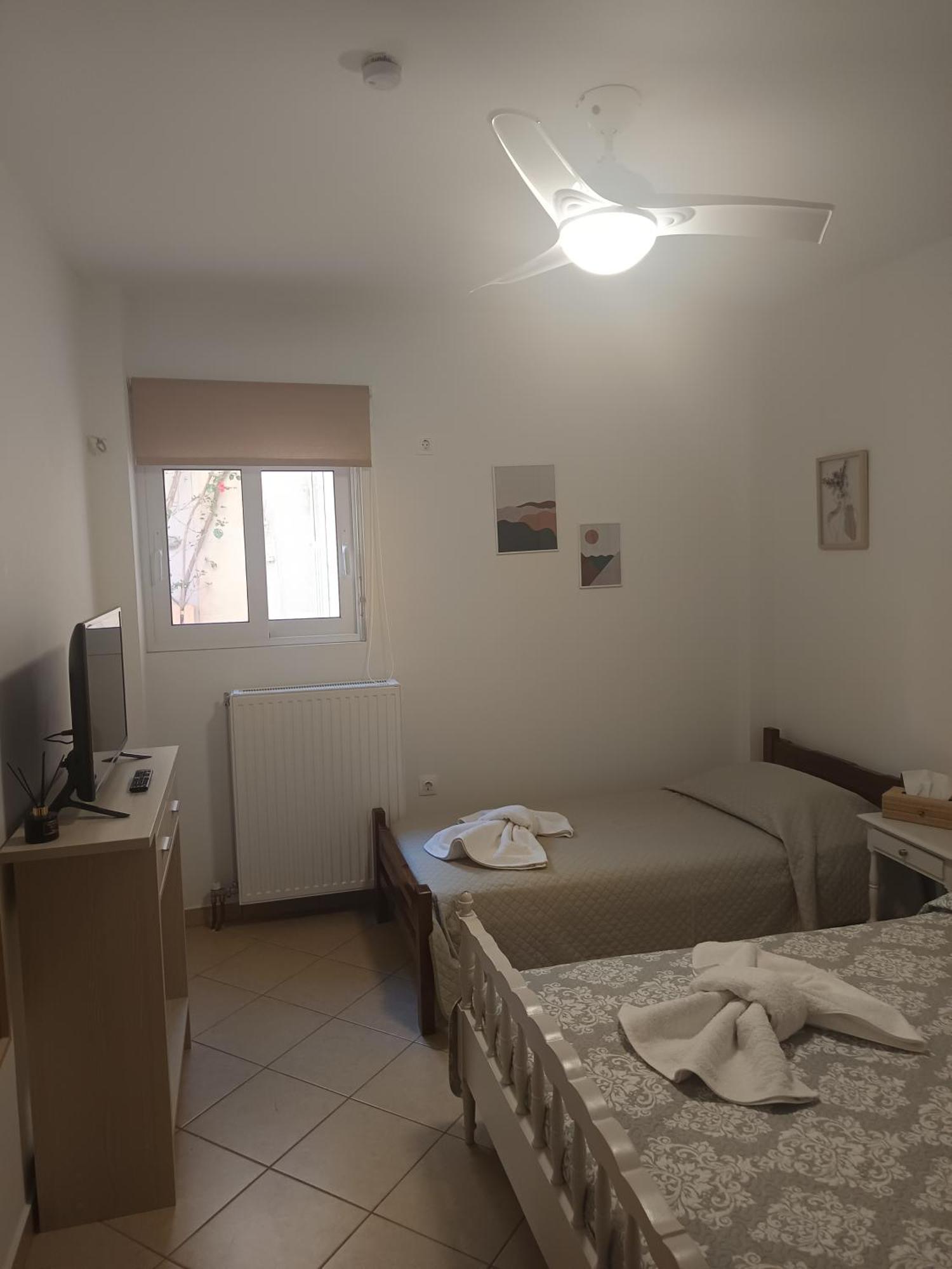 Airport Anasta Casa Apartment Артемида Екстериор снимка