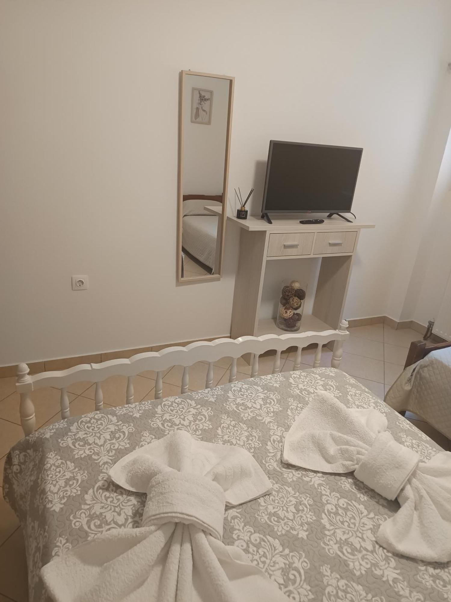 Airport Anasta Casa Apartment Артемида Екстериор снимка